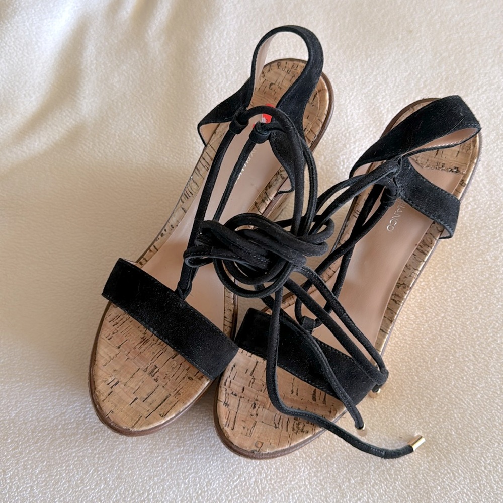 Tony Bianco Dakar wedges black suede size 9